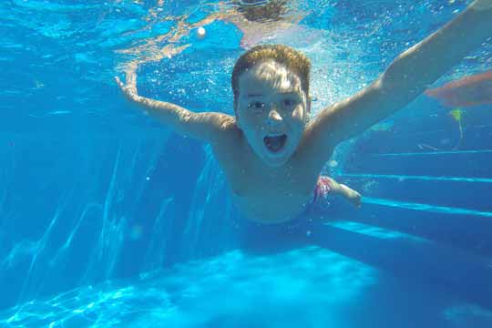 Schwimmen lernen ohne Schwimmkurs