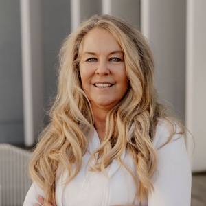 Dr. Eve von Elling